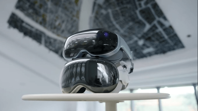 Esthétiquement, le Vivo Vision ressemble beaucoup au Apple Vision Pro. Mais sa proposition utilise des matériaux moins premium, avec plus de plastique que chez Apple.