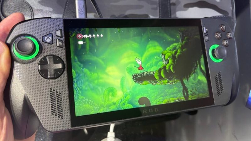 On a joué à Hollow Knight: Silksong sur la Xbox portable : ça donne quoi ?