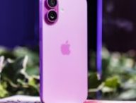 Le dos de l'iPhone 16, en coloris rose // Source : Frandroid