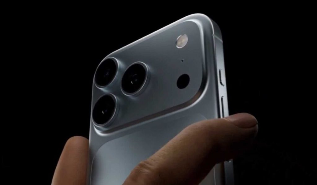 Rendu 3D de l'iPhone 17 Pro. // Source : Andrew Clare / X Rendu 3D de l'iPhone 17 Pro. // Source : Andrew Clare / X