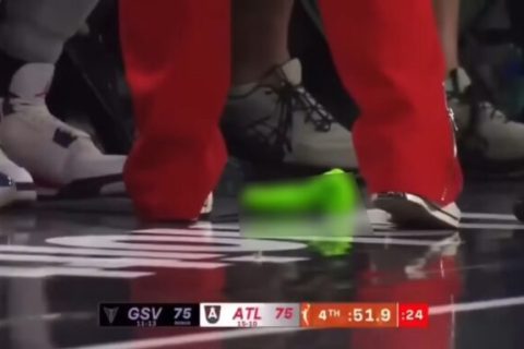 Les sextoys qui atterrissent sur les parquets de WNBA fleurissent // Source : Capture Numerama