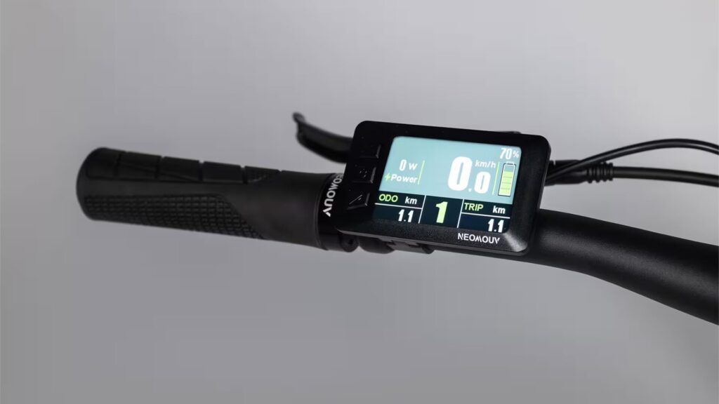 LE petit écran qui accompagne le NEOMOUV RAIPON de Decathlon // Source : Decathlon