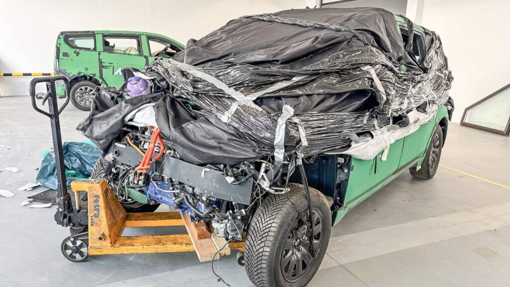 Exemplaire Sono Sion après crashtest en vente // Source : Aurena.at Exemplaire Sono Sion après crashtest en vente // Source : Aurena.at