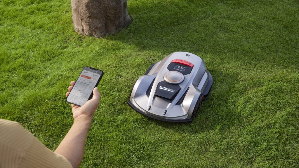 Le Sunseeker Elite X7 est entièrement contrôlable à distance via l'application // Source : Sunseeker. Le Sunseeker Elite X7 est entièrement contrôlable à distance via l'application // Source : Sunseeker.
