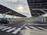 Le Superchargeur Tesla de Magnant, avec plus de 50 bornes disponibles // Source : Bob JOUY pour Numerama