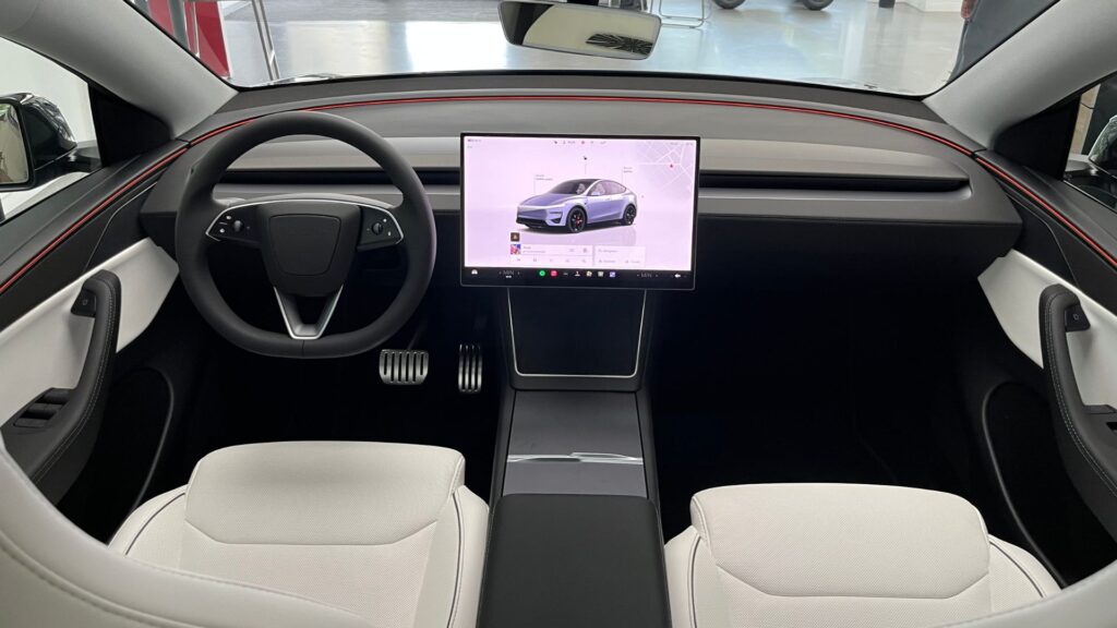 On découvre le nouveau Tesla Model Y Performance // Source : Robin San Vicente pour Numerama On découvre le nouveau Tesla Model Y Performance // Source : Robin San Vicente pour Numerama