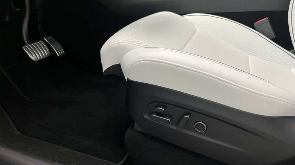 On découvre le nouveau Tesla Model Y Performance // Source : Robin San Vicente pour Numerama On découvre le nouveau Tesla Model Y Performance // Source : Robin San Vicente pour Numerama