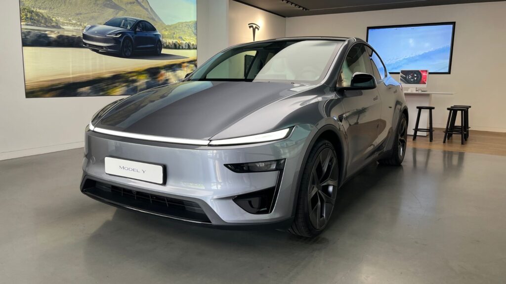 On découvre le nouveau Tesla Model Y Performance // Source : Robin San Vicente pour Numerama On découvre le nouveau Tesla Model Y Performance // Source : Robin San Vicente pour Numerama