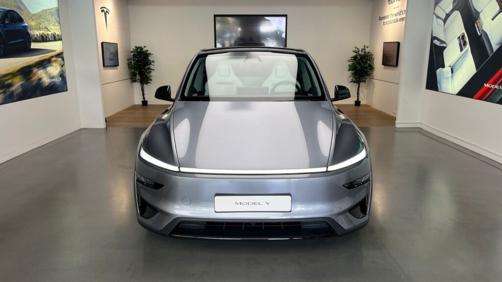 On d&eacute;couvre le nouveau Tesla Model Y Performance // Source : Robin San Vicente pour Numerama