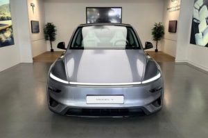 On découvre le nouveau Tesla Model Y Performance // Source : Robin San Vicente pour Numerama