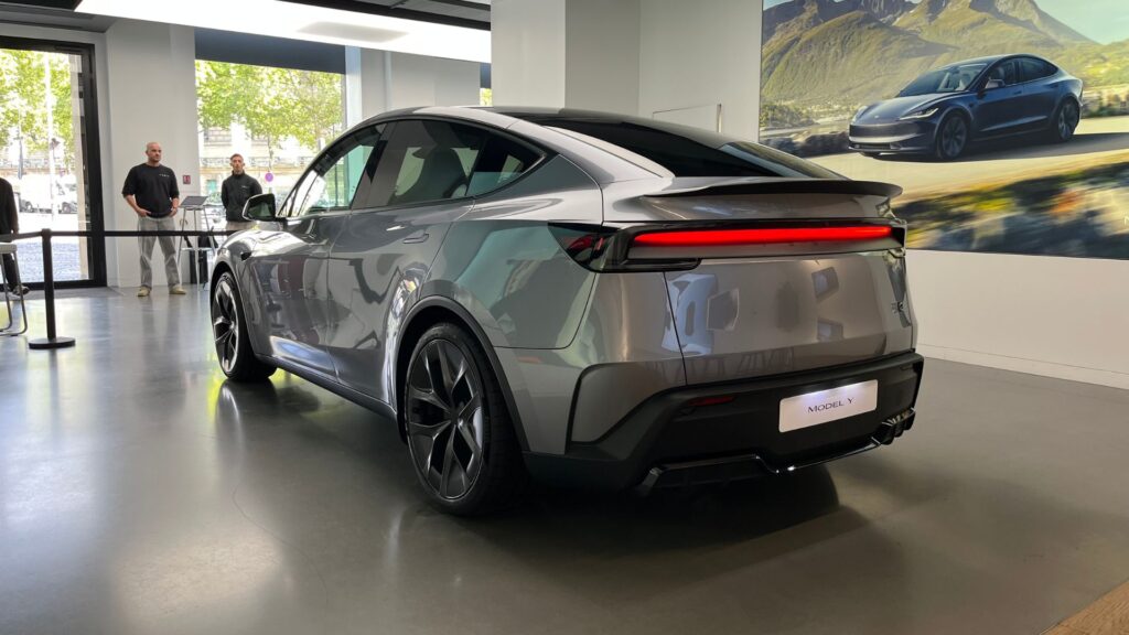 On découvre le nouveau Tesla Model Y Performance // Source : Robin San Vicente pour Numerama