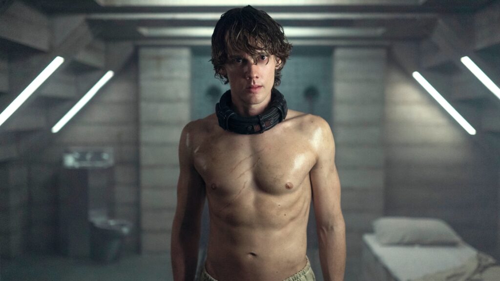 Tyler est enfermé à Willow Hill dans la saison 2 de Mercredi // Source : Jonathan Hession/Netflix Tyler est enfermé à Willow Hill dans la saison 2 de Mercredi // Source : Jonathan Hession/Netflix