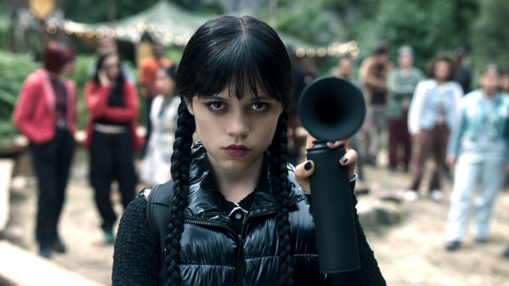 Mercredi en a ras-le-bol d'être votre héroïne préférée, et elle l'affirme haut et fort dans la saison 2 // Source : Netflix