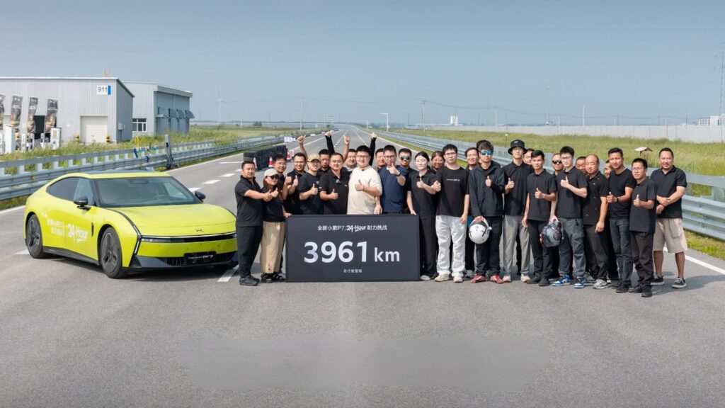 La Xpeng P7 a battu le record de kilomètres parcourus en 24 heures. // Source : Xpeng La Xpeng P7 a battu le record de kilomètres parcourus en 24 heures. // Source : Xpeng
