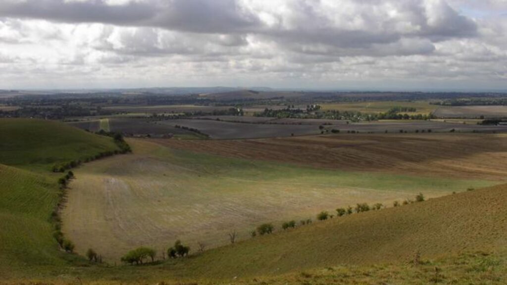 Paysage du tertre de All Cannings Cross // Source : Cardiff University Paysage du tertre de All Cannings Cross // Source : Cardiff University