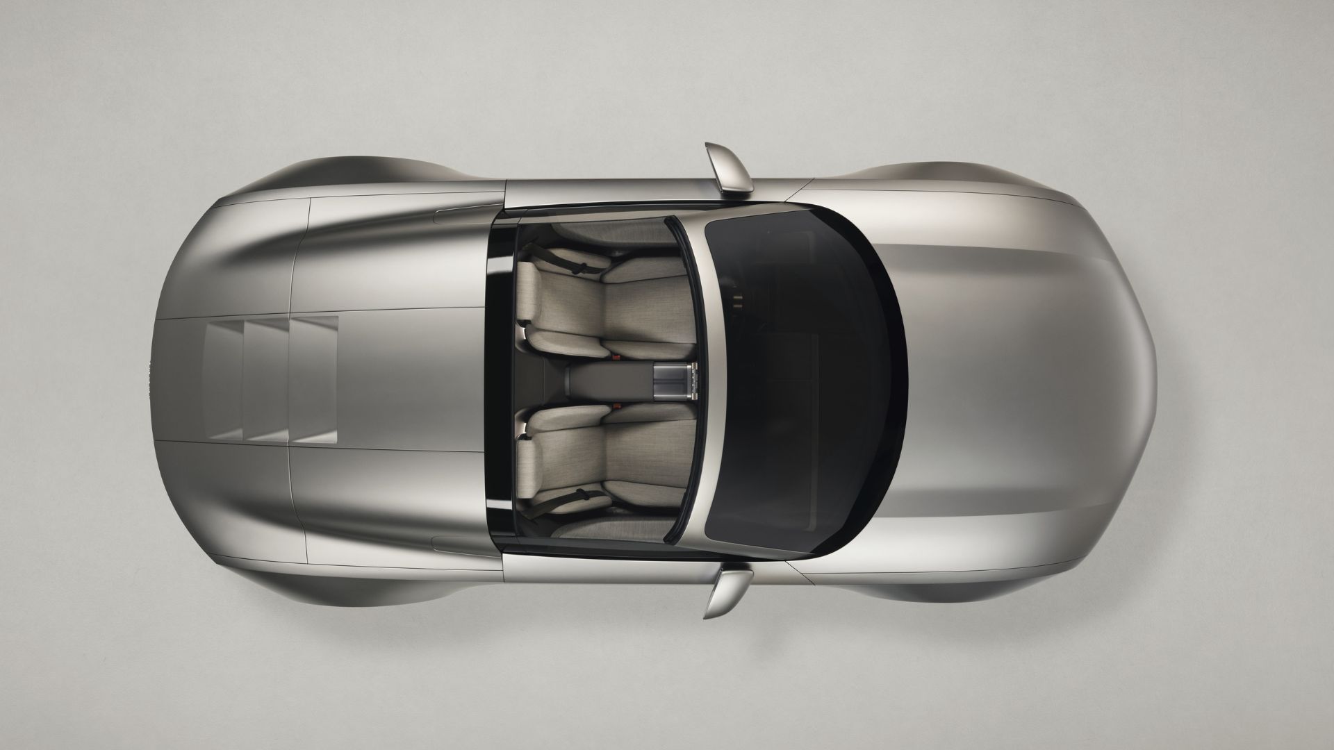 ...à un roadster en retirant électriquement son toit rigide