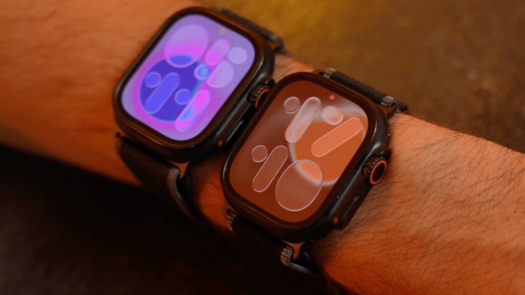 L'Apple Watch Ultra 2 à gauche, l'Apple Watch Ultra 3 à droite. Les bordures sont un peu plus minces. L'Apple Watch Ultra 2 à gauche, l'Apple Watch Ultra 3 à droite. Les bordures sont un peu plus minces.