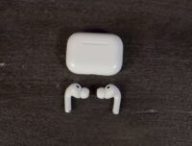 Le boîtier des AirPods Pro 3 ne change pas de dimension, mais il y a plusieurs changements internes. // Source : Numerama Le boîtier des AirPods Pro 3 ne change pas de dimension, mais il y a plusieurs changements internes. // Source : Numerama