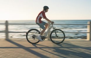 Un vélo électrique connecté à moins de 1 000 euros ? Decathlon l’a fait