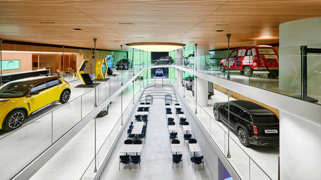 Le Défilé Renault des Champs-Élysées // Source : Clément Choulot pour Renault