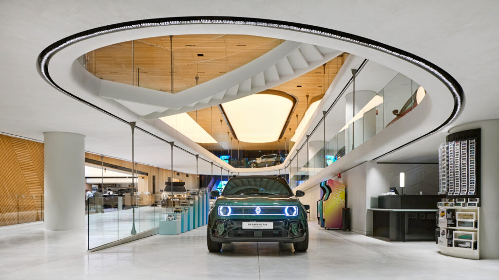 Le Défilé Renault peu accueillir jusqu'à 18 voitures // Source : Clément Choulot pour Renault