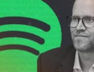Né à Stockholm en 1983, Daniel Ek s’intéresse très tôt à l’informatique et fonde ses premiers projets dès l’adolescence. // Source : Lukasz Kobus/European Commission / Numerama
