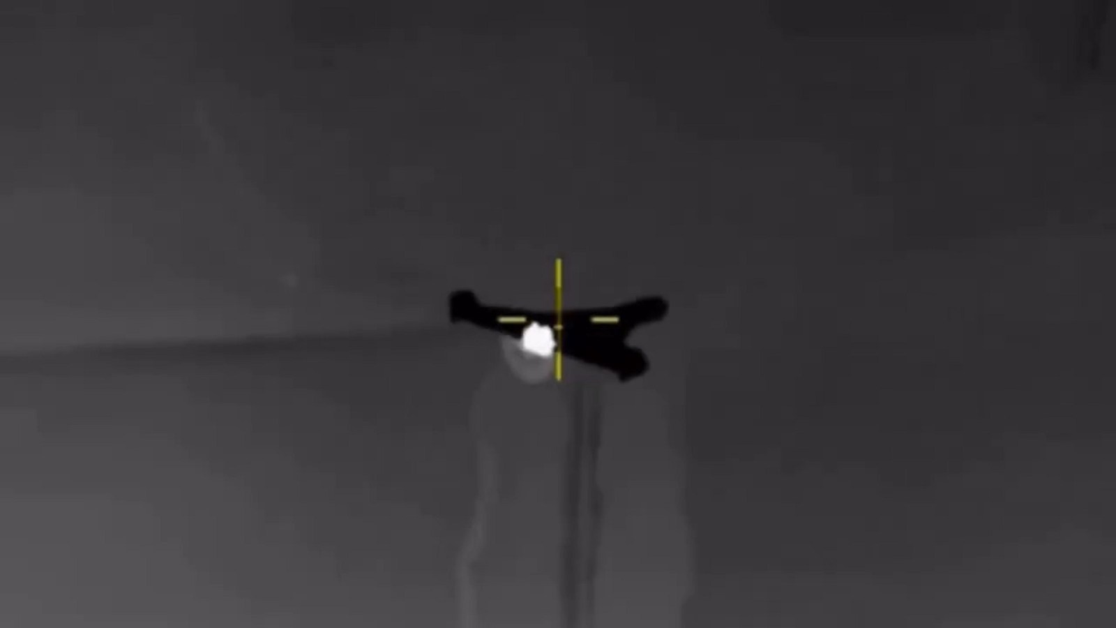 Un hÃ©licoptÃ¨re ukrainien abat un drone russe Ã  la mitrailleuse (vidÃ©o)