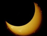 Éclipse solaire du 21 septembre 2025. // Source : Via X @astrostew (photo recadrée)