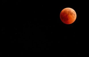 Éclipse lunaire. // Source : Envato