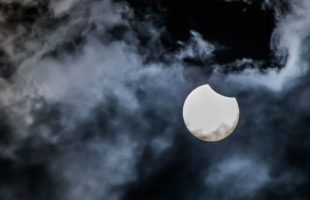 Éclipse solaire. // Source : Canva