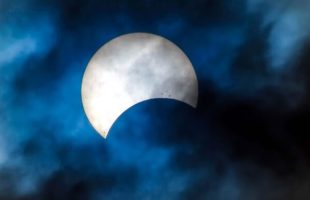 Éclipse solaire. // Source : Canva