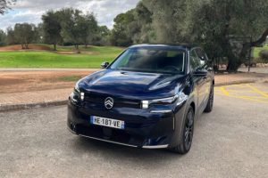 Le Citroën ë-C5 Aircross à l'essai. // Source : Robin San Vicente pour Numerama