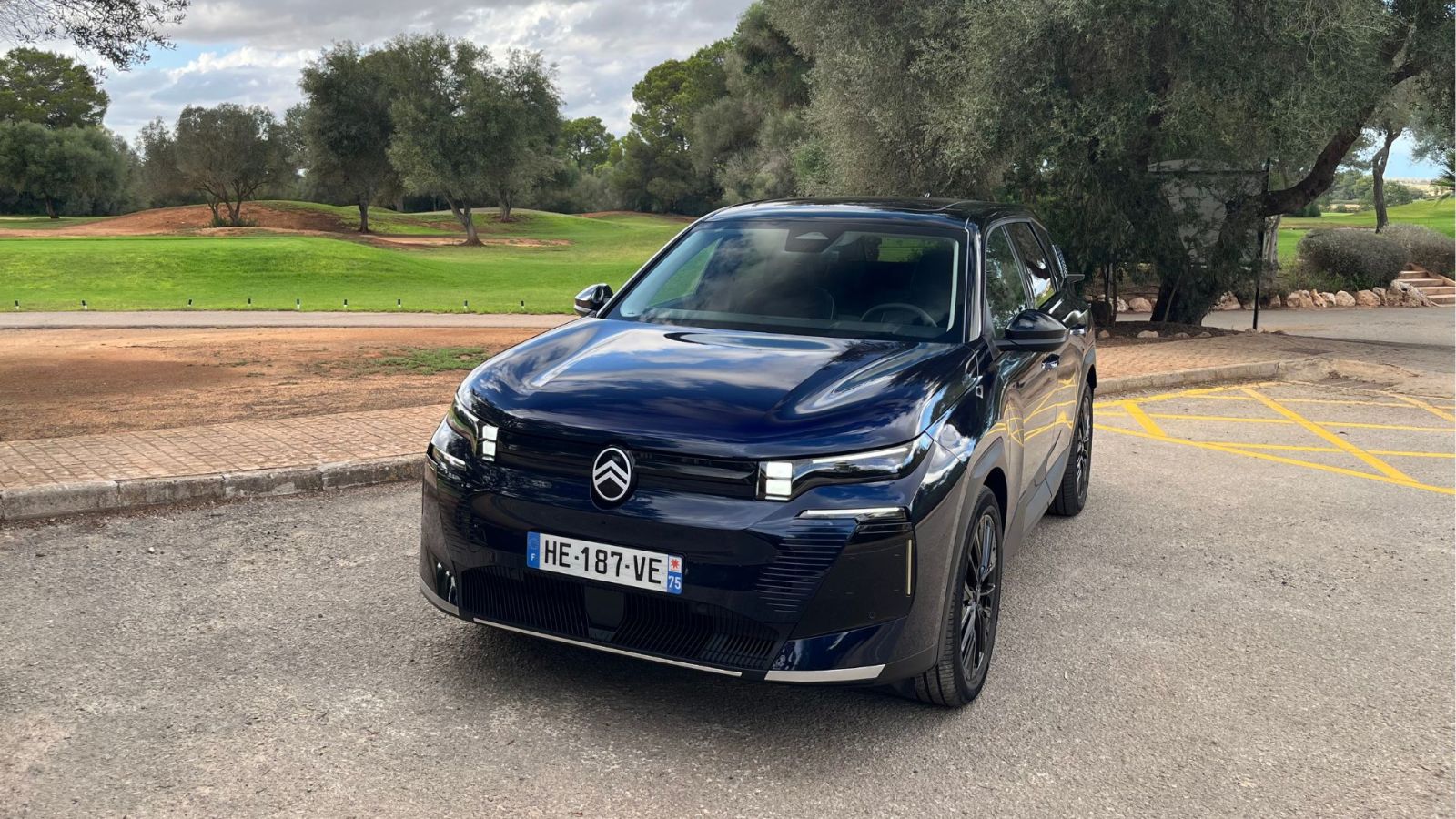 Jâ€™ai essayÃ© le nouveau CitroÃ«n Ã«-C5 Aircross : ce SUV Ã©lectrique excelle dans un...