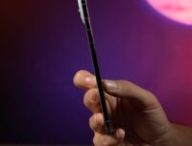 La finesse de l'iPhone Air est absolument impressionnante en main. Plus encore que le Galaxy S25 Edge de Samsung. // Source : Numerama La finesse de l'iPhone Air est absolument impressionnante en main. Plus encore que le Galaxy S25 Edge de Samsung. // Source : Numerama