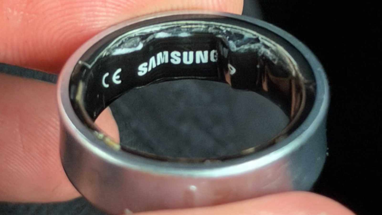 Un YouTuber a failli perdre son doigt Ã  cause dâ€™une bague Samsung Galaxy Ring