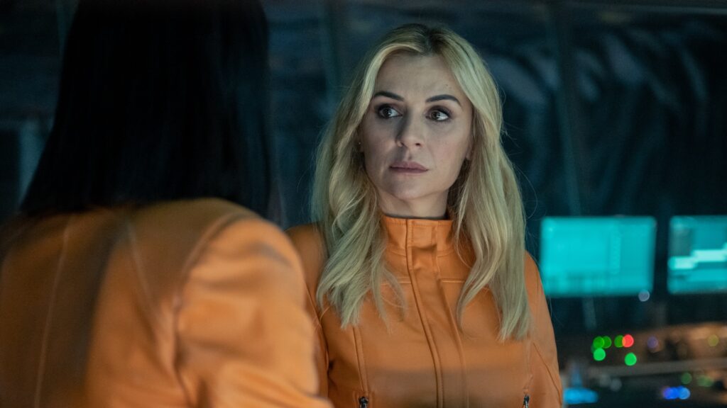 ATOMIC MONKEYS. Alicia Fernández as Julia, Miren Ibarguren as Minerva in episode 02 of ATOMIC MONKEYS. Cr. Tamara Arranz/NETFLIX © 2024