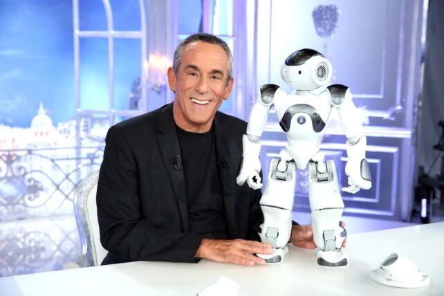 Thierry Ardisson et Jean-Mi, son robot chroniqueur.