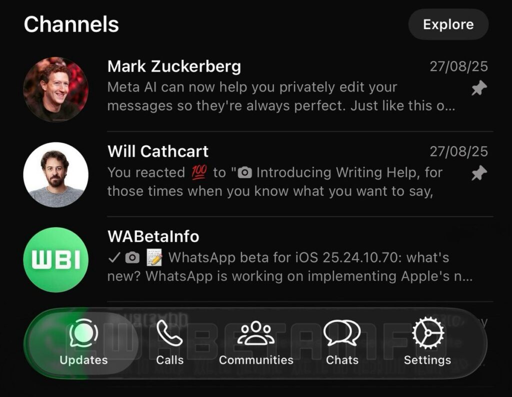 Le Liquid Glass dans WhatsApp, avec une barre flottante et transparente. Le Liquid Glass dans WhatsApp, avec une barre flottante et transparente.