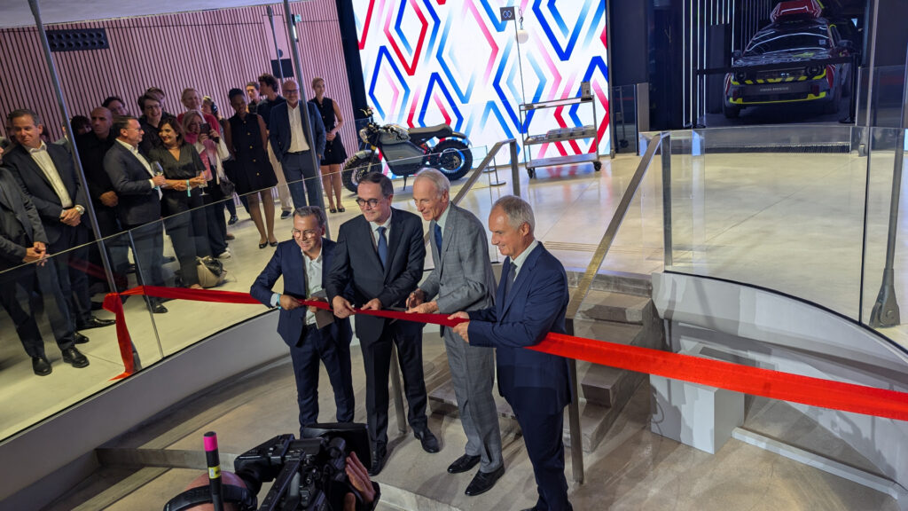 Inauguration du Défilé Renault // Source : Raphaelle Baut pour Numerama