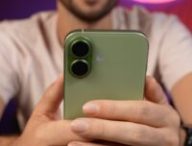 L'iPhone 17 vert en main. // Source : Numerama L'iPhone 17 vert en main. // Source : Numerama