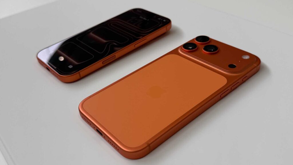 Un bon aperçu de l'aspect bicolore de l'iPhone orange.