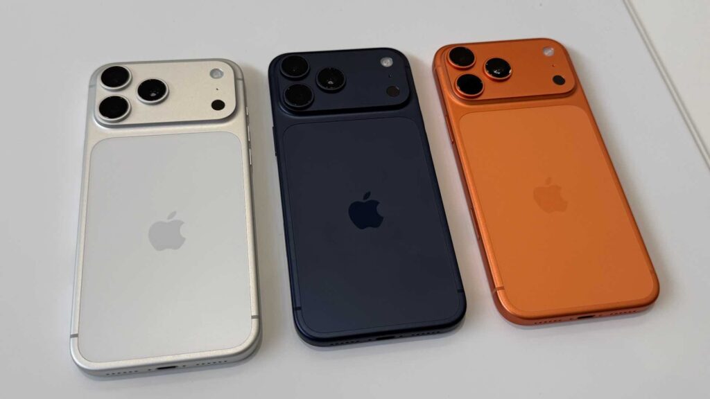 Les trois couleurs des iPhone 17 Pro. // Source : Numerama