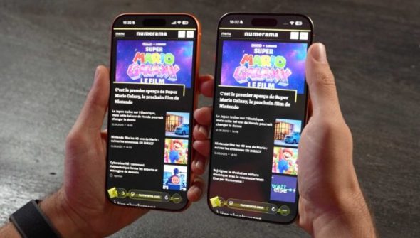 L'écran de l'iPhone 17 Pro Max, à gauche, a moins de reflets que celui du 16 Pro Max, à droite. // Source : Alfred Tertrais - Numerama