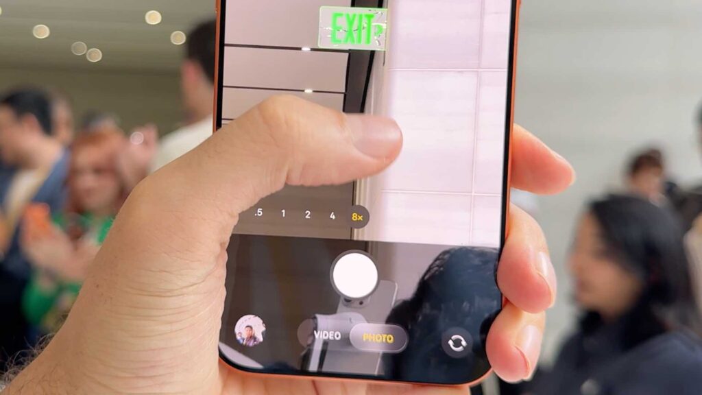 Le zoom x8 de l'iPhone 17 Pro Max, avec son écran « anti-reflets ». // Source : Numerama