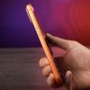 En Europe, l'iPhone 17 Pro Max a un emplacement Nano SIM. Sa présence retire quelques centimètres cube à la batterie.  // Source : Alfred Tertrais - Numerama