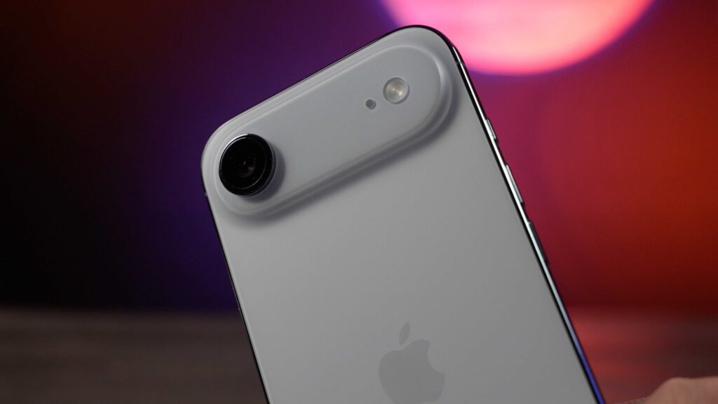 L'ordinateur de l'iPhone Air est caché dans le module caméra. // Source : Numerama