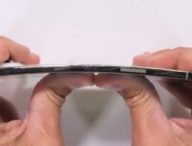 iPhone Air bendgate. // Source : JerryRigEverything