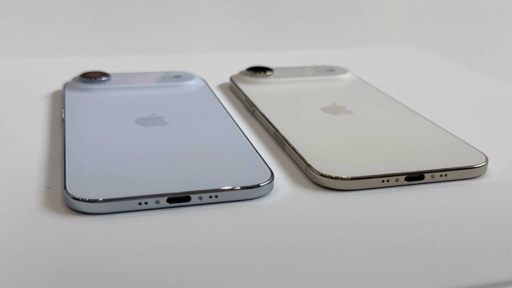 L'épaisseur de l'iPhone Air est étonnante. Le produit ressemble à un jouet avec des matériaux haut de gamme. // Source : Numerama L'épaisseur de l'iPhone Air est étonnante. Le produit ressemble à un jouet avec des matériaux haut de gamme. // Source : Numerama