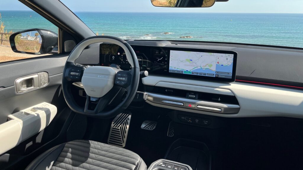 La Kia EV4 à l'essai // Source : Robin San Vicente pour Numerama La Kia EV4 à l'essai // Source : Robin San Vicente pour Numerama