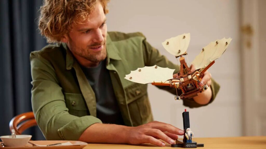 Lego La machine volante de Léonard de Vinci lego // Source : Lego Lego La machine volante de Léonard de Vinci lego // Source : Lego